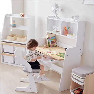 Kinderschreibtisch aus Holz